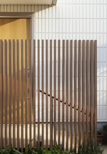 house-entrance-japanese-building-with-fence house-entrance-japanese-building-with-fence